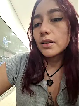 Snapshot of Eveeelyn25 chatting on February 13, 2026, 12:17 am Eveeelyn25 online show from February 13, 2026, 12:17 am