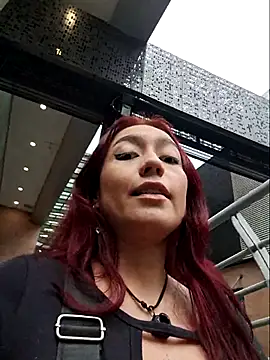 Snapshot of Eveeelyn25 chatting on February 15, 2026, 10:17 pm Eveeelyn25 online show from February 15, 2026, 10:17 pm