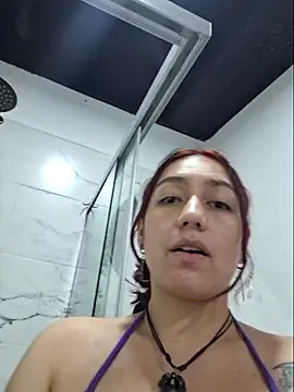 Snapshot of Eveeelyn25 chatting on April 22, 2026, 11:28 pm Eveeelyn25 online show from April 22, 2026, 11:28 pm