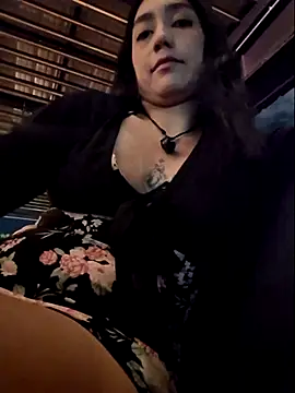 Snapshot of Eveeelyn25 chatting on April 24, 2026, 12:02 am Eveeelyn25 online show from April 24, 2026, 12:02 am