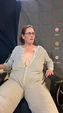 mrsnaughtypineapple online show from November 23, 2025, 6:30 pm