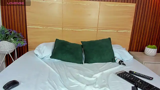 samantha loughty online show from December 14, 2025, 7:58 am