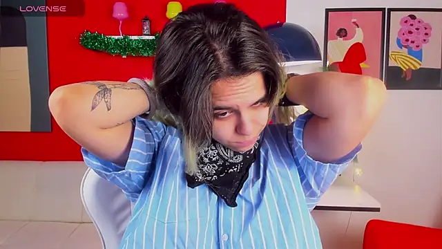 LiraBelle online show from December 19, 2025, 3:13 am