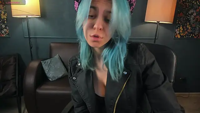 LiraBelle online show from February 10, 2026, 3:21 am