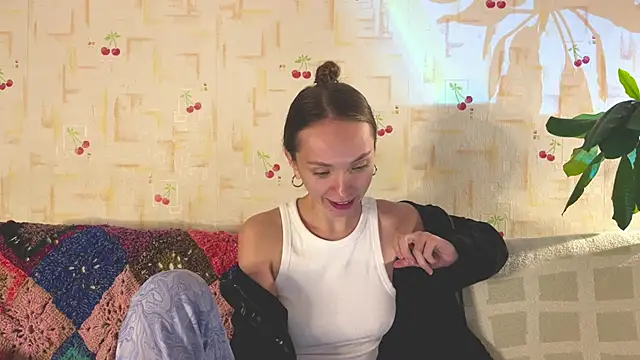 Snapshot of PaulaTisch chatting on December 1, 2025, 4:12 pm PaulaTisch online show from December 1, 2025, 4:12 pm