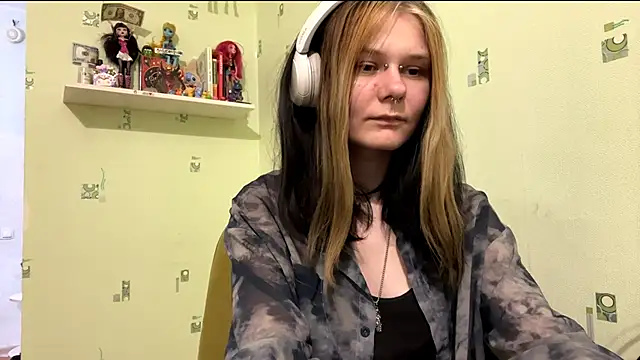 TraceeSchutt online show from January 10, 2026, 7:48 pm