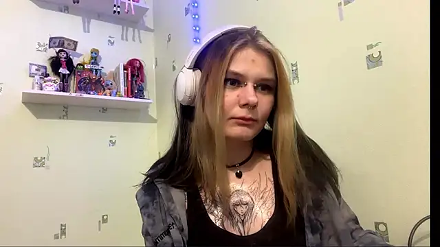 TraceeSchutt online show from January 14, 2026, 8:36 pm