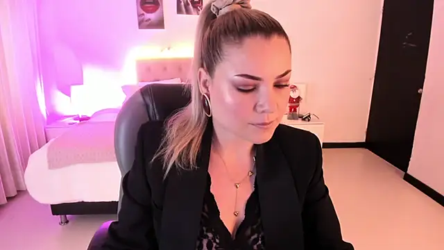 Violeta Hotter online show from December 2, 2025, 11:04 am