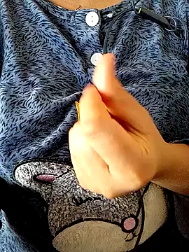 yasmine x online show from December 2, 2025, 2:34 pm