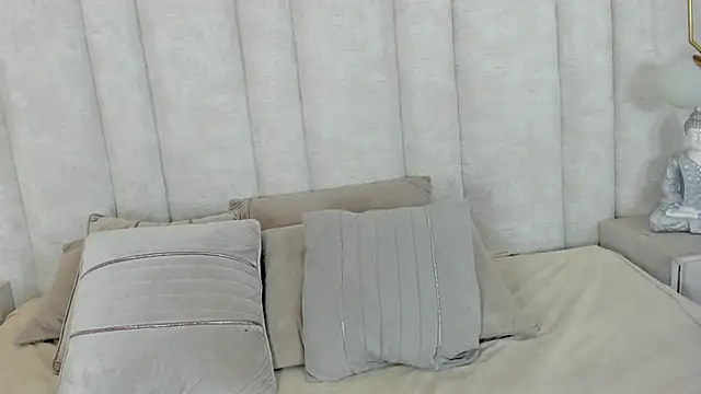 Nyla azura online show from February 13, 2026, 4:52 am