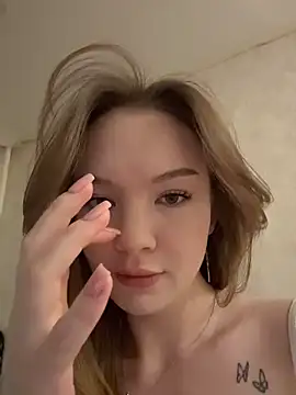 Snapshot of feral__berryss chatting on November 23, 2025, 3:01 pm feral berryss online show from November 23, 2025, 3:01 pm