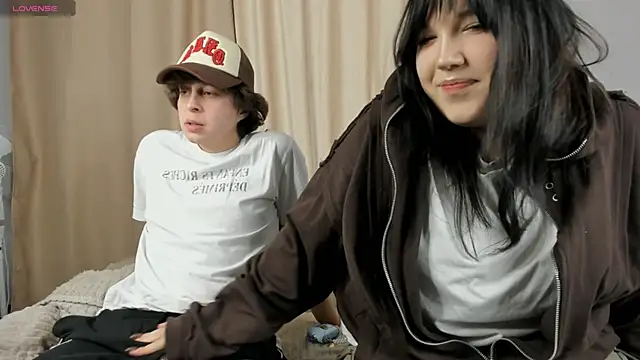 Snapshot of DoubleTide chatting on November 25, 2025, 9:04 pm DoubleTide online show from November 25, 2025, 9:04 pm