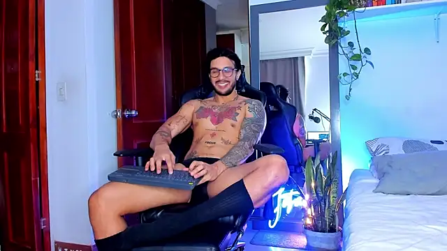 JotaCeliz online show from February 2, 2026, 9:57 pm