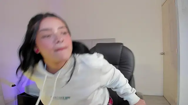 venus evans  online show from December 17, 2025, 8:04 pm