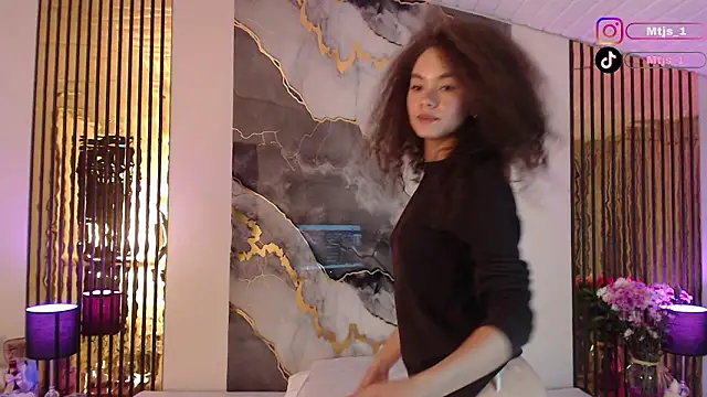 MiticaBrennet  online show from March 26, 2026, 4:18 am