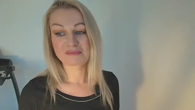 Snapshot of Sweet_Eira chatting on January 11, 2026, 2:44 pm Sweet Eira online show from January 11, 2026, 2:44 pm