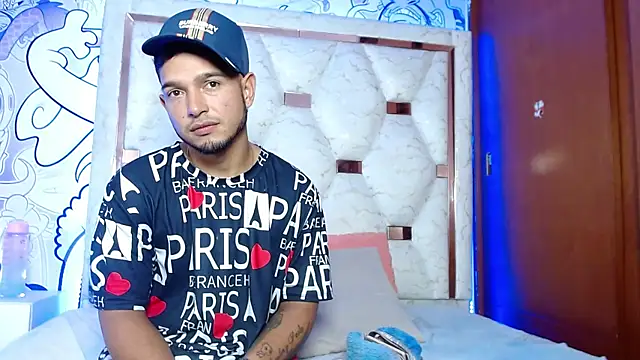 Couple wildd  online show from December 1, 2025, 8:14 pm