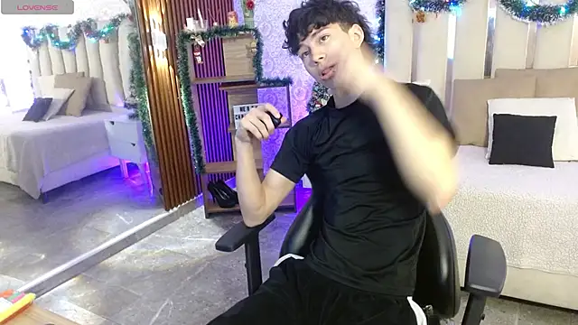 kaelwolf tay online show from November 24, 2025, 7:35 pm