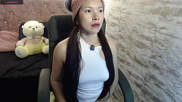 Cloe16  online show from December 3, 2025, 3:03 am