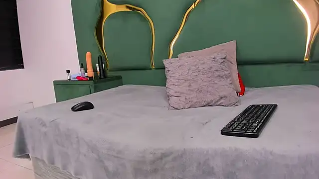 RoxanneBloom online show from March 13, 2026, 4:08 am