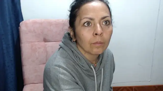 Paolahotty online show from April 3, 2026, 5:49 am
