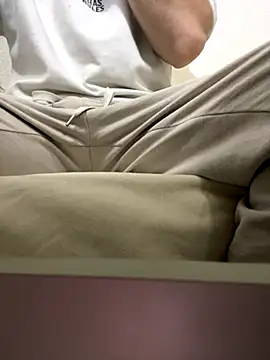 Daisuke 01 online show from December 4, 2025, 4:22 am