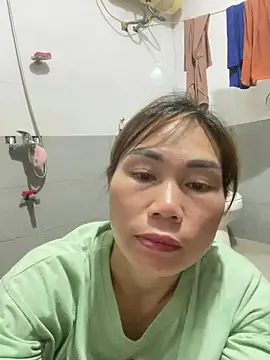 Snapshot of meganmeo chatting on May 18, 2026, 4:24 pm meganmeo online show from May 18, 2026, 4:24 pm
