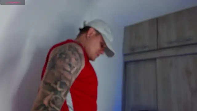 Snapshot of leon_cumming chatting on November 25, 2025, 10:54 pm leon cumming online show from November 25, 2025, 10:54 pm