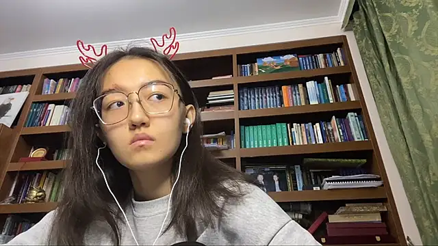 Snapshot of LinaClous chatting on January 12, 2026, 4:01 pm LinaClous online show from January 12, 2026, 4:01 pm