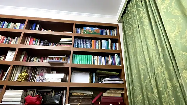 Snapshot of LinaClous chatting on January 15, 2026, 1:26 pm LinaClous online show from January 15, 2026, 1:26 pm