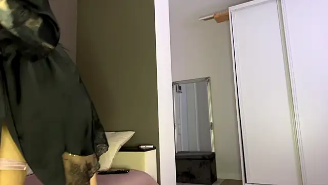 stellaqt online show from November 29, 2025, 1:25 pm