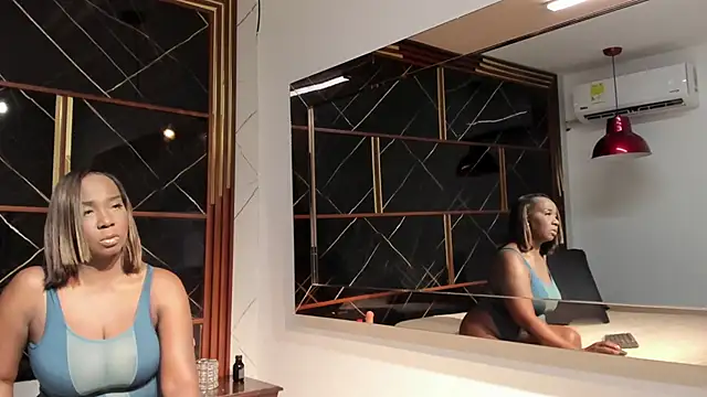 ZoeCollin online show from December 18, 2025, 7:31 pm