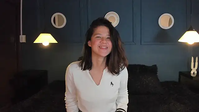 Snapshot of Skyy_bloom chatting on March 4, 2026, 12:11 pm Skyy bloom online show from March 4, 2026, 12:11 pm