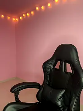 Davne  online show from November 30, 2025, 9:08 pm