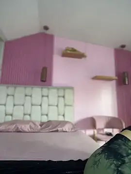 MaddieHunter online show from December 1, 2025, 1:05 pm