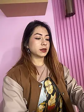 MaddieHunter online show from December 5, 2025, 1:31 pm