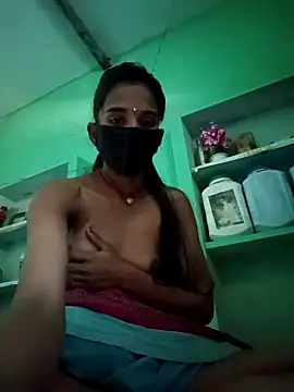 Snapshot of Uma_sain chatting on December 5, 2025, 6:44 am Uma sain online show from December 5, 2025, 6:44 am