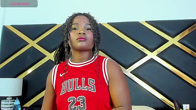 IrisHerrera  online show from December 1, 2025, 12:32 pm