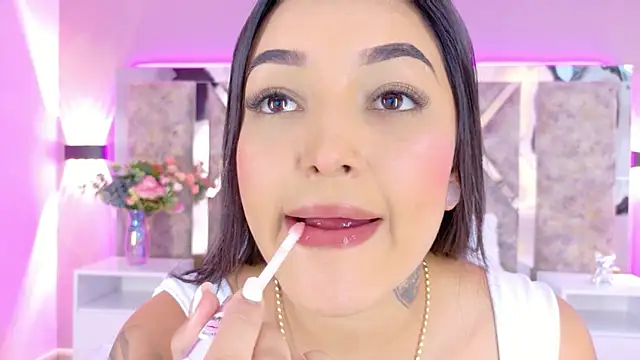 MelissaGill  online show from December 22, 2025, 7:22 pm