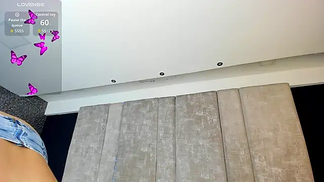 MelissaGill  online show from January 6, 2026, 11:47 am