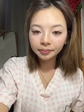 Snapshot of Yui-Ti chatting on November 24, 2025, 4:51 pm Yui-Ti online show from November 24, 2025, 4:51 pm