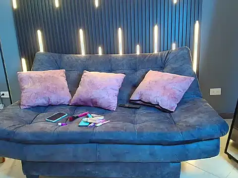 scarlett aviebby online show from November 28, 2025, 1:36 pm