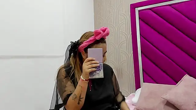 emma cook  online show from January 5, 2026, 8:56 pm