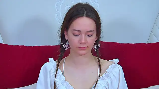 LilyLanes online show from November 26, 2025, 2:51 pm