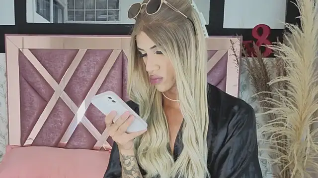 megan lenon online show from January 31, 2026, 7:11 pm