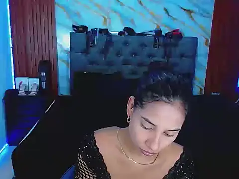 Meryandcris online show from December 3, 2025, 1:31 pm