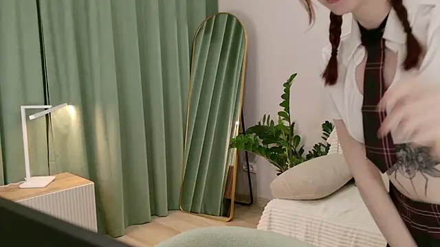 eva aria online show from December 4, 2025, 9:12 pm