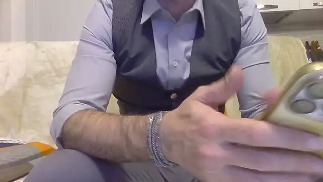 Snapshot of Eroshotlicker chatting on February 12, 2026, 9:32 pm Eroshotlicker online show from February 12, 2026, 9:32 pm