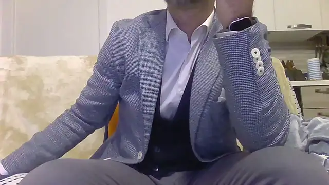 Snapshot of Eroshotlicker chatting on February 14, 2026, 10:28 pm Eroshotlicker online show from February 14, 2026, 10:28 pm