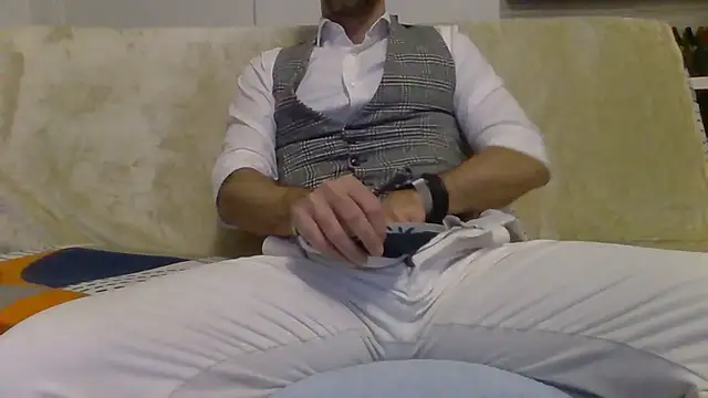 Snapshot of Eroshotlicker chatting on February 25, 2026, 9:46 pm Eroshotlicker online show from February 25, 2026, 9:46 pm